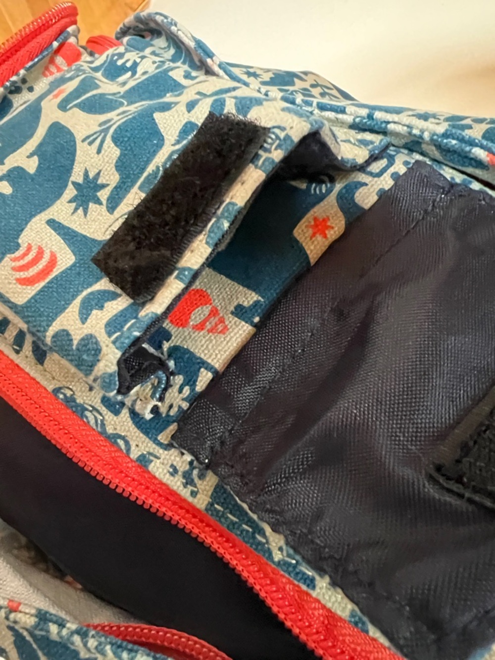 Kavu fable retired Teal, Cream animal bear horse fox  Patterned Sling Belt Bag - Picture 5 of 9